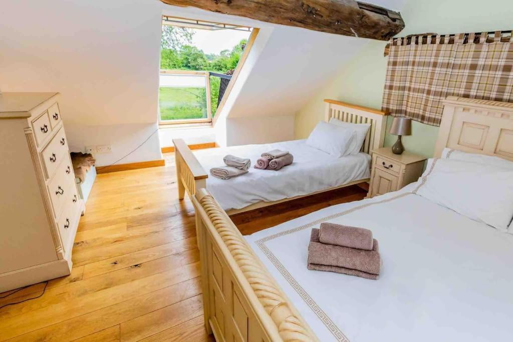 ברנסלי Four Bed Barn Conversion Junction 37 38 M1 מראה חיצוני תמונה