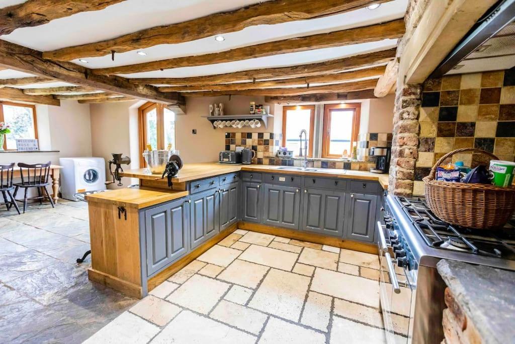 ברנסלי Four Bed Barn Conversion Junction 37 38 M1 מראה חיצוני תמונה