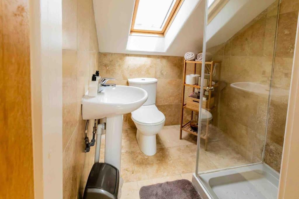 ברנסלי Four Bed Barn Conversion Junction 37 38 M1 מראה חיצוני תמונה