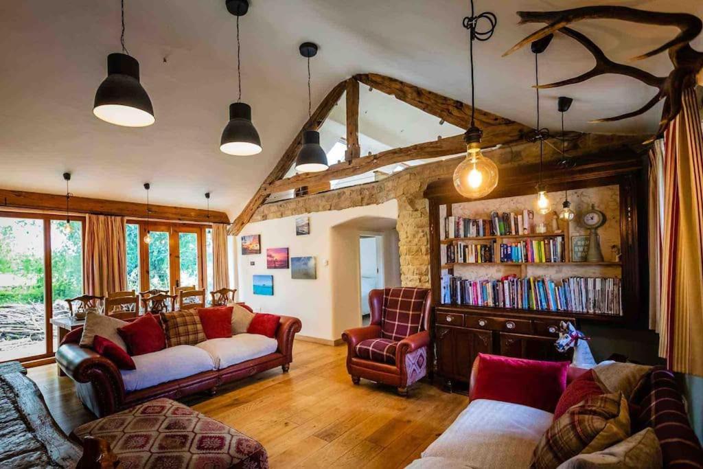 ברנסלי Four Bed Barn Conversion Junction 37 38 M1 מראה חיצוני תמונה